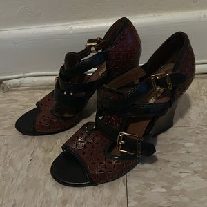 Wooden heel leather sandals